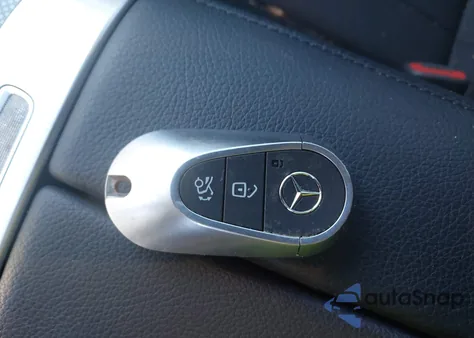 2024 Mercedes-Benz Cle 300 4Matic z USA, uszkodzony, nr VIN W1KMJ4HB0RF042213